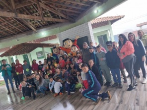Personagens Históricos Promovem Dia de Carinho na Escola Maria Gessi