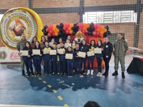 Alunos concluem PROERD em formatura promovida pela BM em Pejuçara