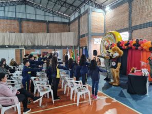 Alunos concluem PROERD em formatura promovida pela BM em Pejuçara