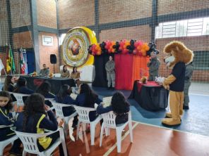 Alunos concluem PROERD em formatura promovida pela BM em Pejuçara