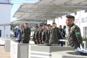 EASA homenageia veteranos em cerimônia militar em Cruz Alta