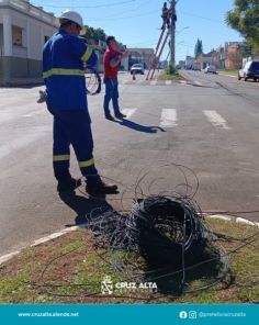 Mutirão realiza remoção de fios excedentes em postes da General Osório