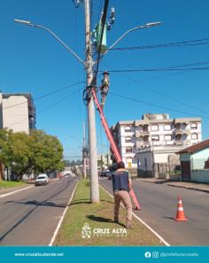 Mutirão realiza remoção de fios excedentes em postes da General Osório