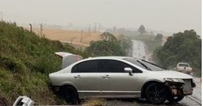 Chuva forte causa aquaplanagem e saída de pista na ERS-342 na tarde do domingo
