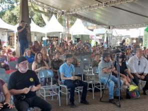 Abertura da Feira do Livro em Cruz Alta; nesta sexta mais um dia de atividades