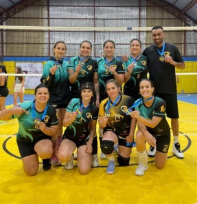 3ºTORNEIO MUNICIPAL DE VÔLEI FEMININO> Gurias do Vôlei vence o torneio