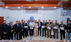 Sessão solene homenageia personalidades com a Medalha do Mérito Legislativo 