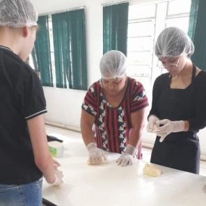 Projeto cozinha produtiva gera oportunidades de trabalho e renda em Cruz Alta