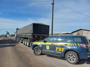 PRF flagra três carretas com quase 50 toneladas de excesso de peso na região