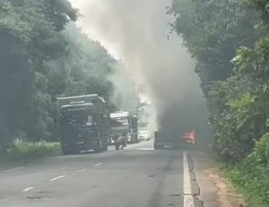 Caminhoneiro age com rapidez e evita perda total em incêndio na ERS-342