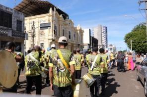 Bloco Os Maschárados animou as ruas de Cruz Alta no sábado