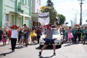 Bloco Os Maschárados animou as ruas de Cruz Alta no sábado
