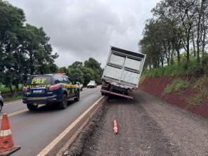 Caminhão transportando suínos causou interrupção na BR 158 em Panambi