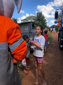 Páscoa Solidária leva alegria a crianças do Bairro Progresso em Cruz Alta