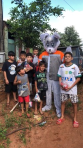 Páscoa Solidária leva alegria a crianças do Bairro Progresso em Cruz Alta