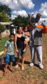 Páscoa Solidária leva alegria a crianças do Bairro Progresso em Cruz Alta