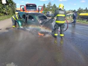 Veículo pega fogo na BR 158 em Cruz Alta