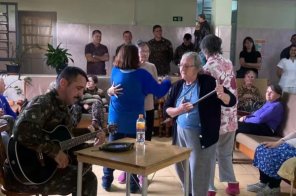 SOLIDARIEDADE> EASA promove ação solidária com doação de cestas básicas