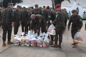 SOLIDARIEDADE> EASA promove ação solidária com doação de cestas básicas
