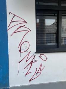 VANDALISMO: Cruz Alta amanheceu pichada nesta quarta; sobrou até pro Erico