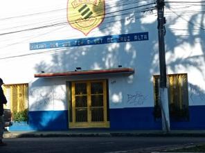 VANDALISMO: Cruz Alta amanheceu pichada nesta quarta; sobrou até pro Erico