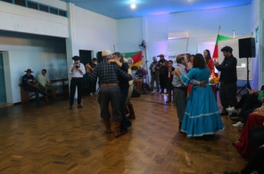 TARDE DA SEXTA>  Coxilha dos Idosos Enche o CCI de Música e Tradição