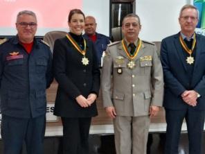 Corpo de Bombeiros de Cruz Alta comemoram 72 anos com entrega de comendas