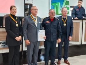 Corpo de Bombeiros de Cruz Alta comemoram 72 anos com entrega de comendas