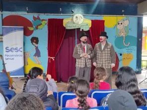 Teatro a Mil leva espetáculo e oficina de teatro para cerca de 600 estudantes 