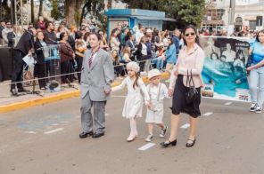 Cruz Alta celebra 204 anos com desfile em homenagem a Erico Verissimo
