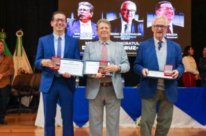 204 ANOS> Sessão solene homenageou deputados Cruz-Altenses 