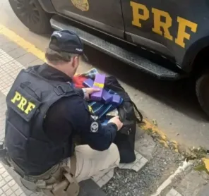 PRF prende passageiro natural de Cruz Alta com 21 quilos de maconha em ônibus 