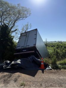 Colisão entre carreta e caminhão provoca danos materiais na BR-158