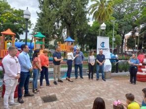 Novo Playground da Praça Erico Verissimo foi entregue na tarde da segunda