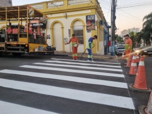 Empresa especializada segue melhorando a sinalização viária de Cruz Alta