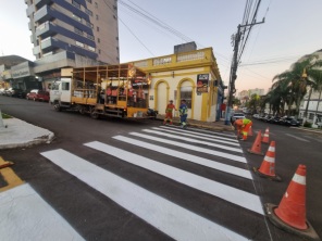 Empresa especializada segue melhorando a sinalização viária de Cruz Alta