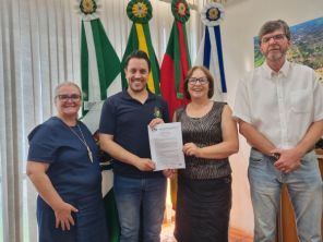 Prefeito de Panambi conhece programa de bolsas Jovens Brilhantes da Unicruz