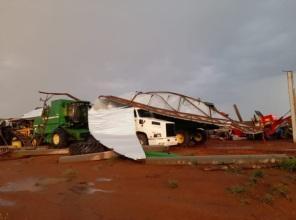 Temporal no final da tarde trouxe estragos em 10 residências na região do Ivaí