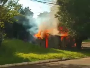 Incêndio destrói antigo ponto de venda de melancias próximo ao Areião