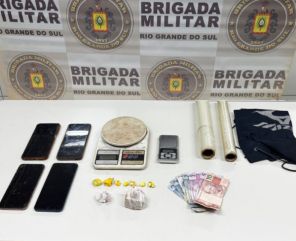 Dois são presos por tráfico de drogas no bairro Jardim Primavera, em Cruz Alta