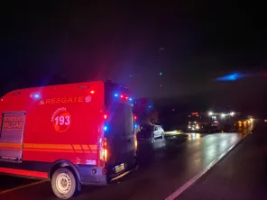 SUSTO > Incêndio atinge automóvel na BR-158 em Cruz Alta e interdita rodovia