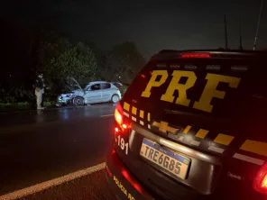 SUSTO > Incêndio atinge automóvel na BR-158 em Cruz Alta e interdita rodovia