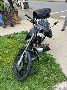 TRÂNSITO> Acidente entre carro e moto com motociclista ferido em Cruz Alta 