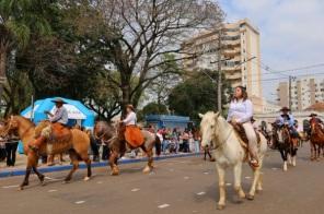Cruz-Altenses celebram o 20 de Setembro com desfile solidário no feriado