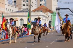 Cruz-Altenses celebram o 20 de Setembro com desfile solidário no feriado