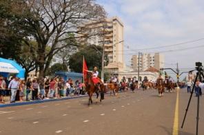 Cruz-Altenses celebram o 20 de Setembro com desfile solidário no feriado