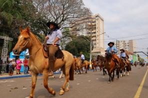 Cruz-Altenses celebram o 20 de Setembro com desfile solidário no feriado