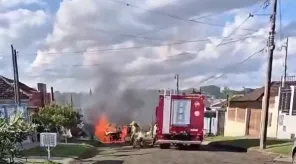 Veículo pega fogo minutos após passar por revisão em Cruz Alta