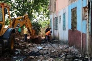 Sec. Obras realiza limpeza nas canalizações de esgoto do Núcleo Habitacional 