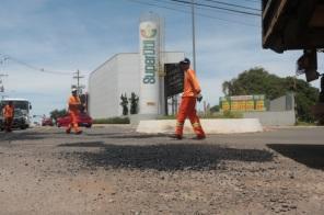 Prefeitura realiza Operação Tapa Buracos em ruas e avenidas de Cruz Alta
